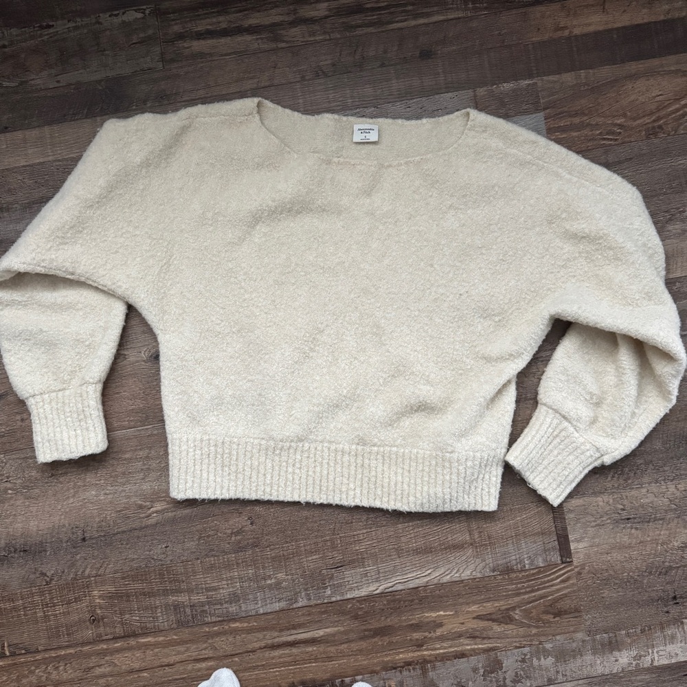 Cozy Cream Abercrombie Sweater
